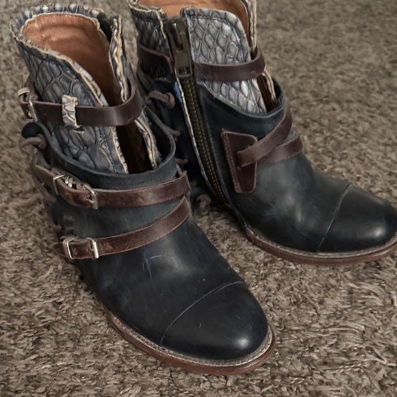 freebird Shoes - Stylish Black and Brown Ankle Boots